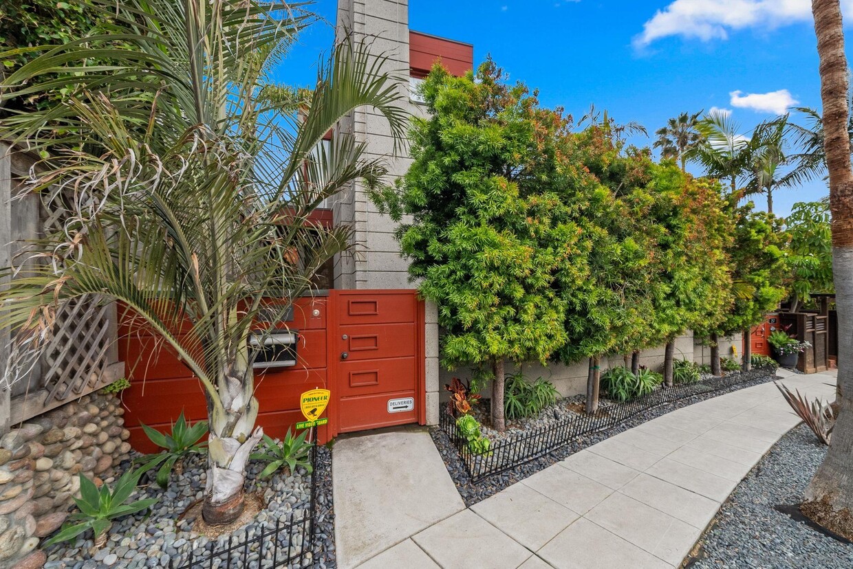 Primary Photo - 257 Playa Del Sur St