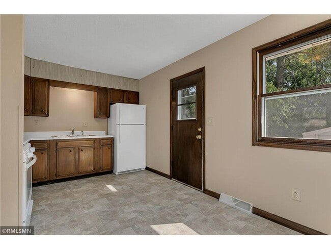 Building Photo - 4 Bedroom 2 bath house in Waite Park