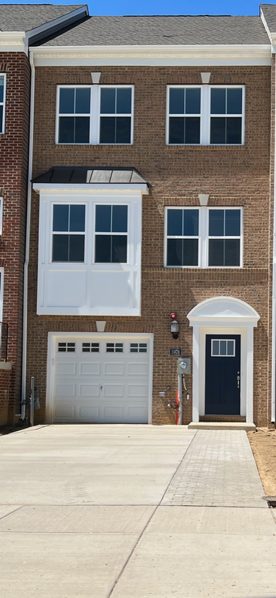 Primary Photo - Gorgeous 4-Level Townhome with Rooftop Ter...