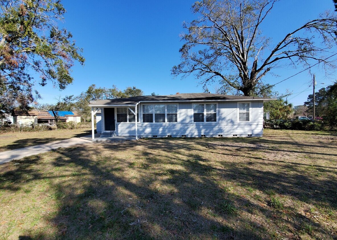 Foto principal - 128 Rue Max St Pensacola, FL 32507 Ask us ...