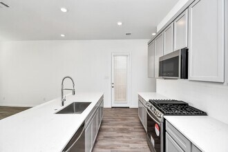 Building Photo - 5535 Holly Hvn Ct Building Photo - 5535 Holly Hvn Ct