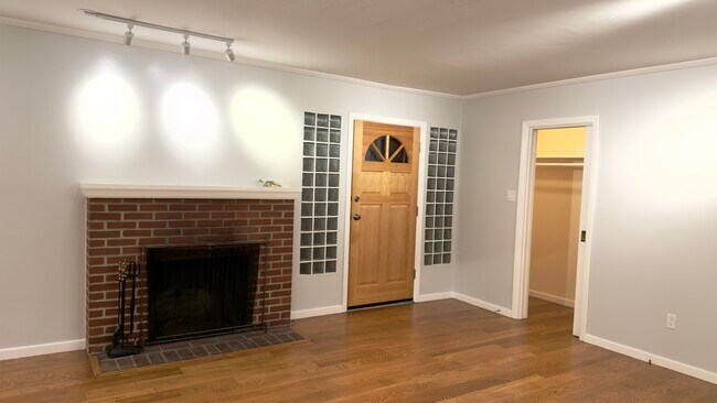 Foto del edificio - 1632 Albemarle Way