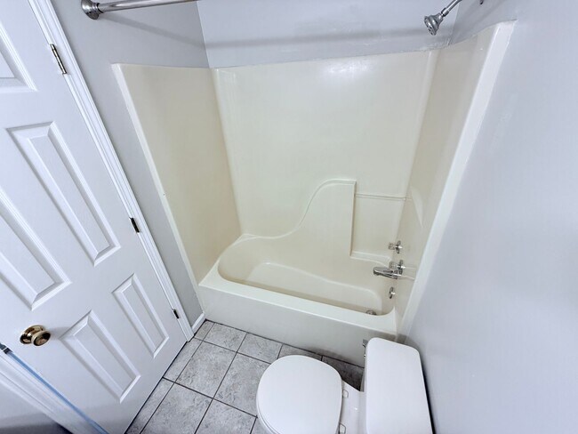 Foto del edificio - 1001 Creekside Pl