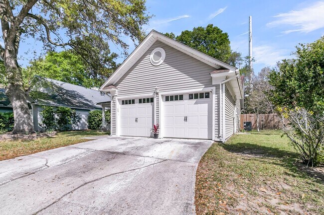 Foto del edificio - Charming 3 Bedroom, 2 Bath Home off of Longpoint in Mount Pleasant!