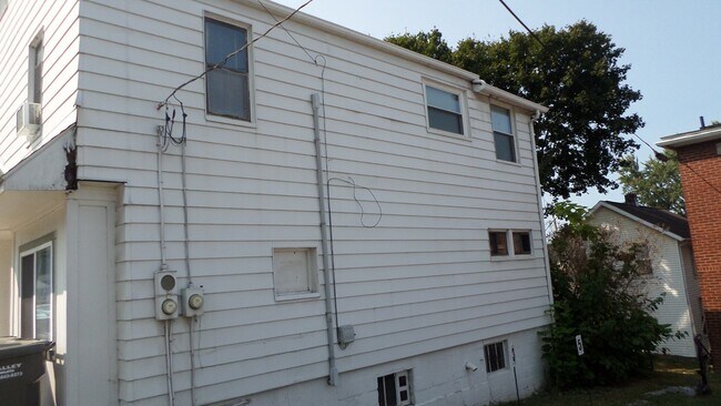 Building Photo - 404 Hillside Ave