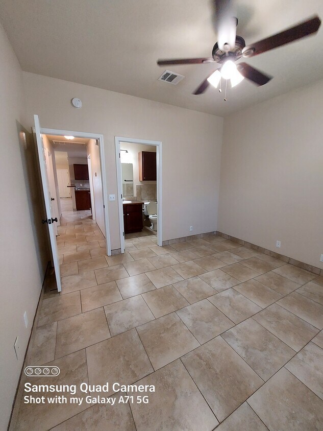 master bedroom w bath - 2501 Oak Ln.