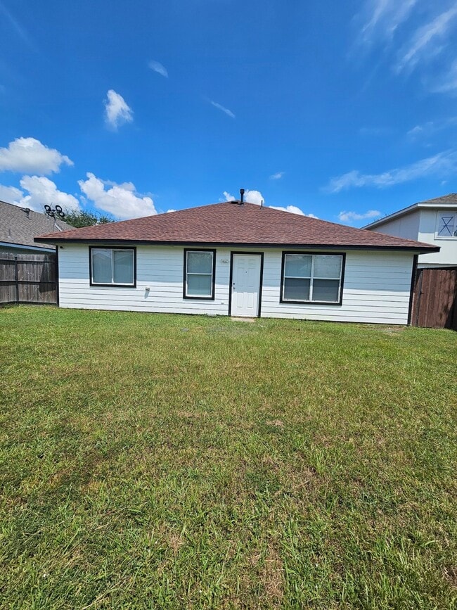 Building Photo - 12306 Scarlet River Dr