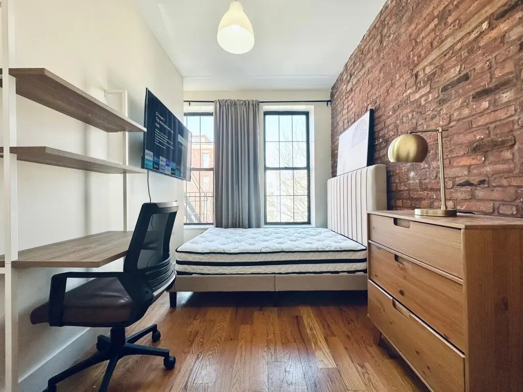 Private Bedroom in a 5 bedroom / 2 bathroo... Condo for Rent in