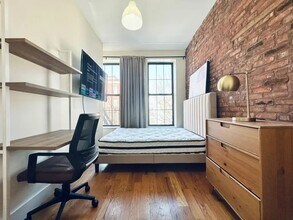 Building Photo - Furnished room/NOT APARTMENT