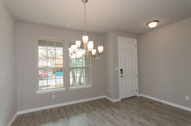 Foto del edificio - Gorgeous 4 bedroom/ 3.5 bath in highly-des...
