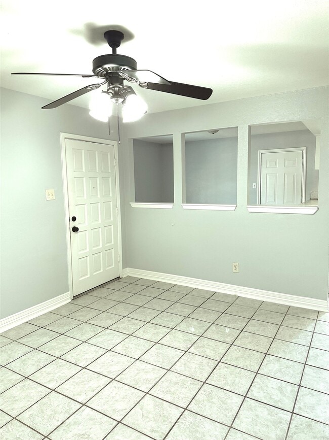 Foto del edificio - 954 Crestbrook Dr