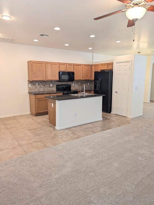 Building Photo - 44714 Alamendras St