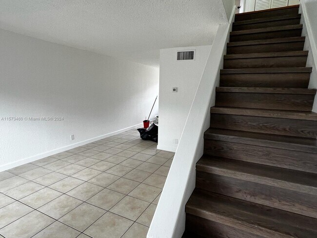 Foto del edificio - 4779 NW 9th Dr