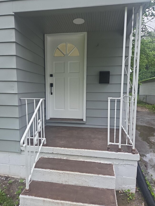 Building Photo - 509 N Rosedale Ave