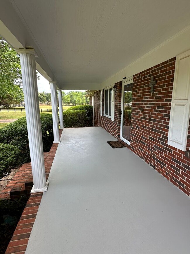 Foto del edificio - 3 Bedroom Ranch on 2 Acres!