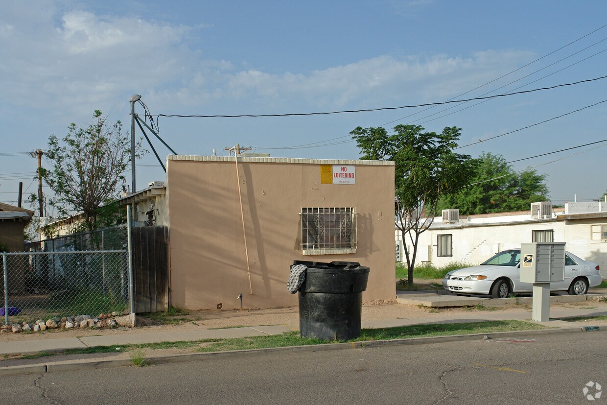 Building Photo - 34th St 6-Plex