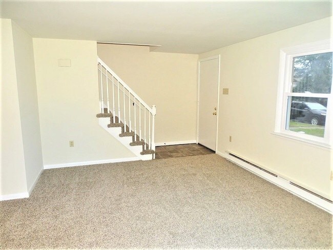 Building Photo - 853 Londonderry Blvd