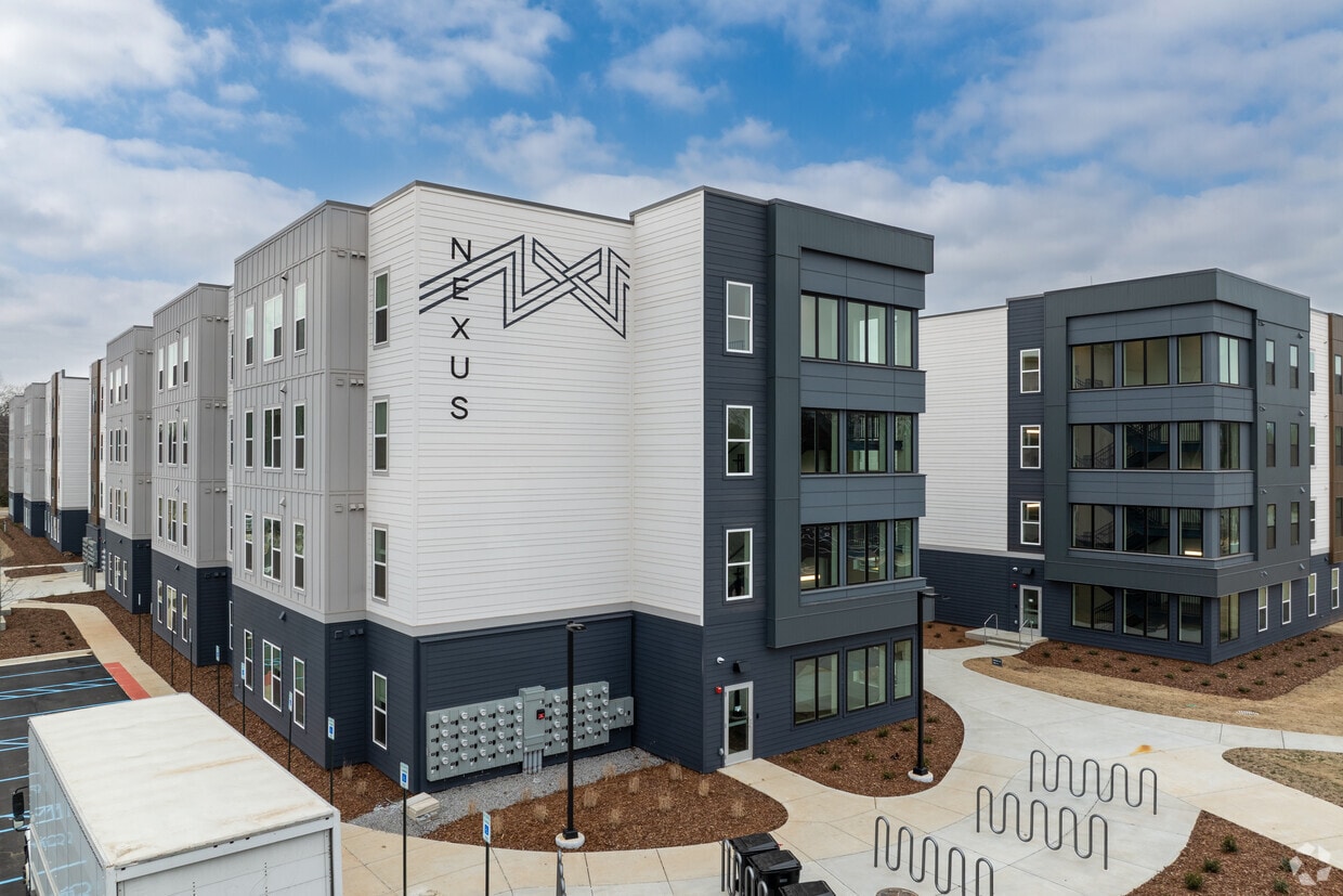 Primary Photo - Nexus On Holmes