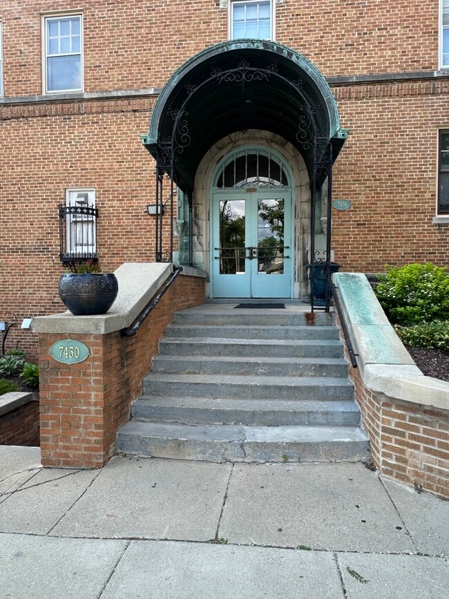 Foto del edificio - 7416 Harwood Ave