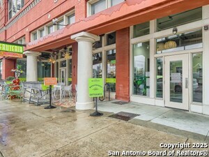 Building Photo - 1401 S Flores St