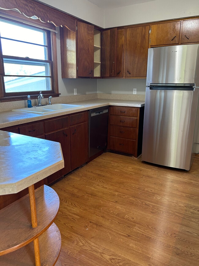 Building Photo - 520 30th Ave N