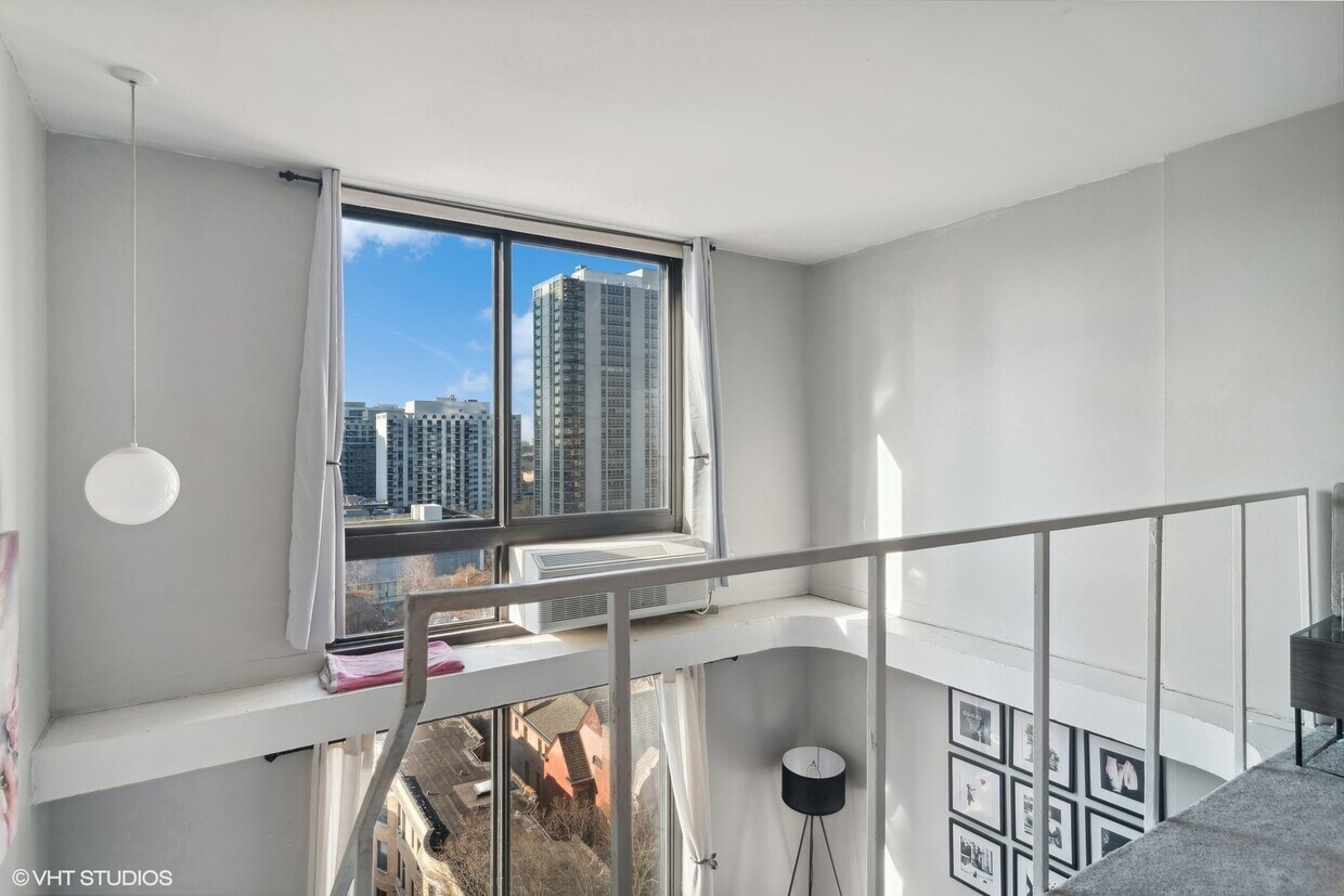Foto principal - 1221 N Dearborn St