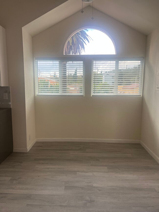 Building Photo - 3250 Andrita St