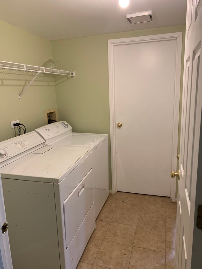 2777 S Cedar Glen Dr, Arlington Heights, IL 60005 Townhome Rentals in