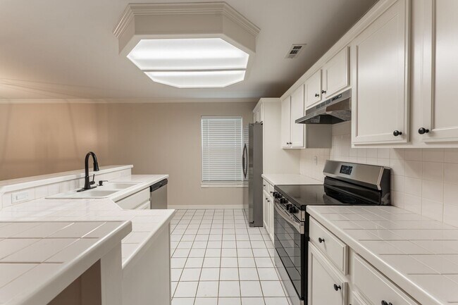 Photo - 2 bed 2 bath duplex in Fayetteville House