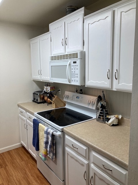 Full kitchen - 2141 Baseline Rd