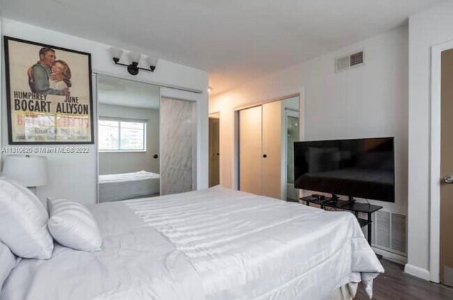 3429 Galt Ocean Dr Unit Right - 4