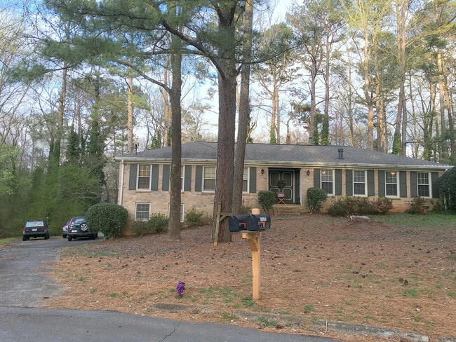 Building Photo - 4821 Valley Dale Dr SW