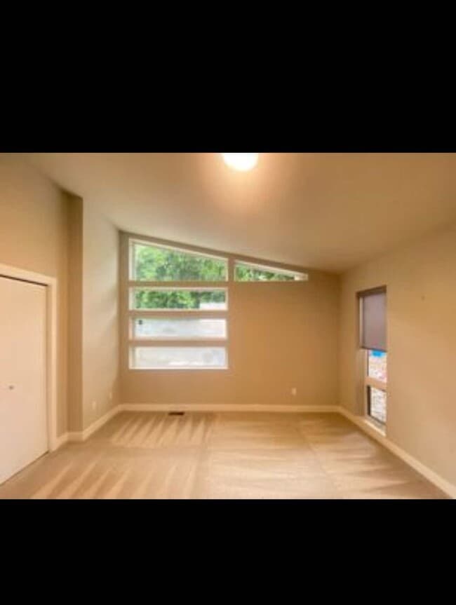 Foto del edificio - 1613 N 167th St