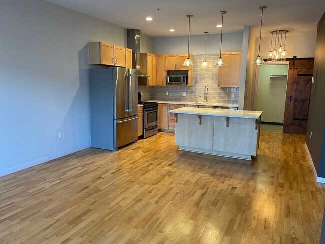 Building Photo - Spacious 1 BD 1 BA DOWNTOWN DENVER- Availa...