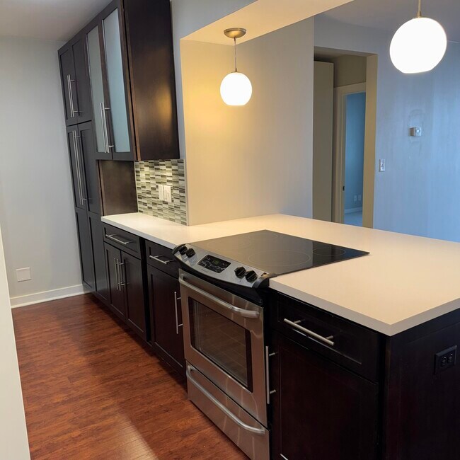 Foto del edificio - 1660 N Prospect Ave