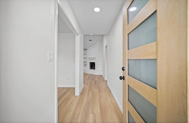 Building Photo - 10935 Silkwood Dr