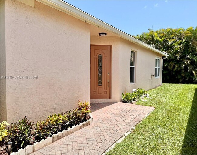 Building Photo - 265 SW Coconut Key Way