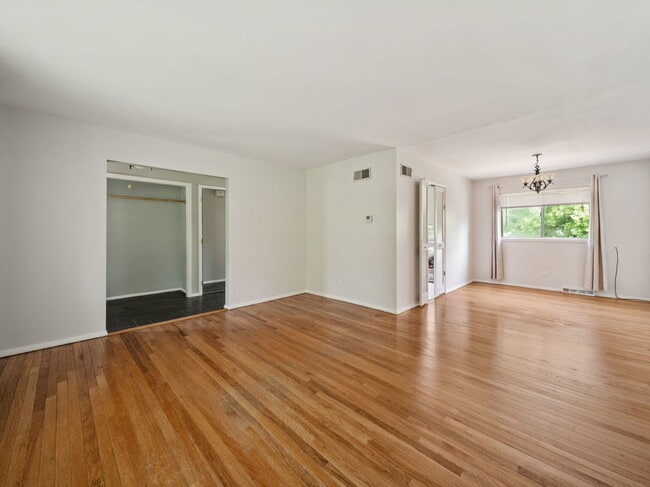 Foto del edificio - 189 S Park Blvd
