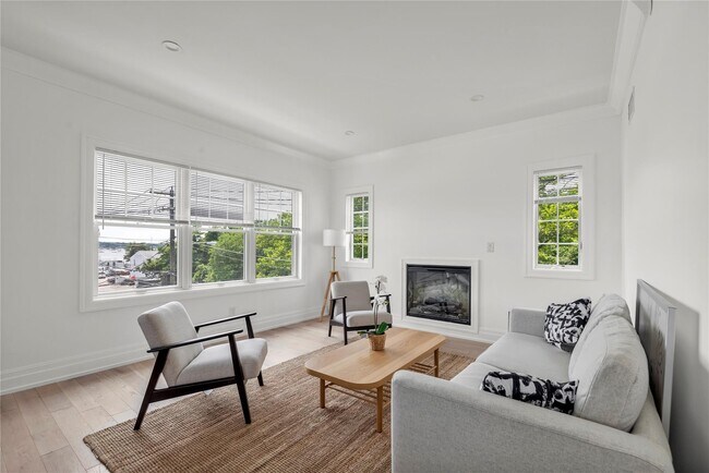 Foto del edificio - 22 Sagamore Hill Dr