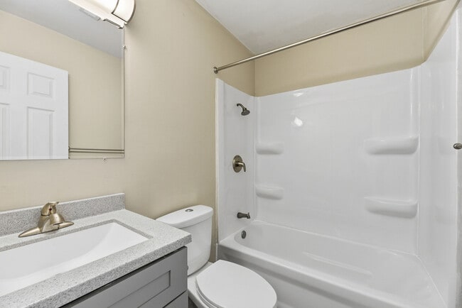 Building Photo - Pin Oak Manor Apartments