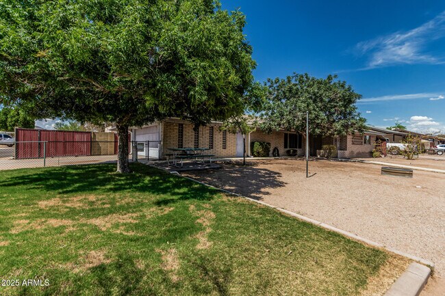 Foto del edificio - 9048 E Grandview St