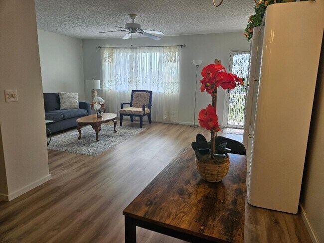 Building Photo - 300 Village Green Cir S