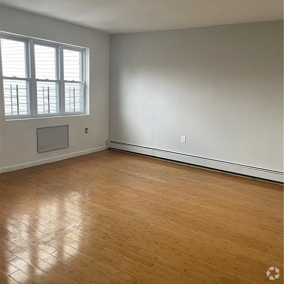 Building Photo - 796 E 165th St