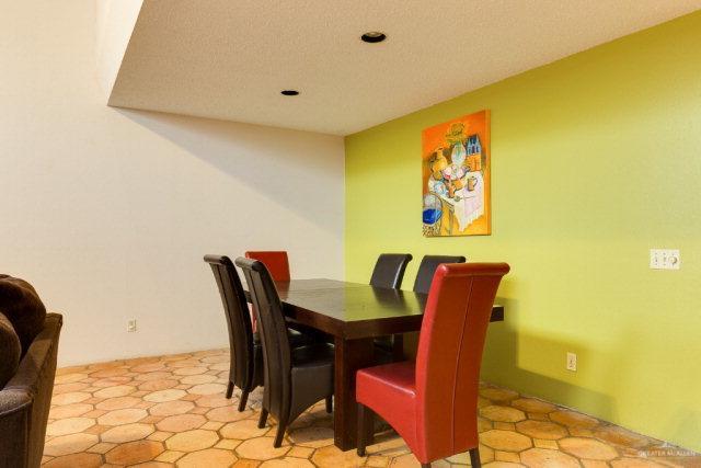 Foto del edificio - 107 W Shasta Ave