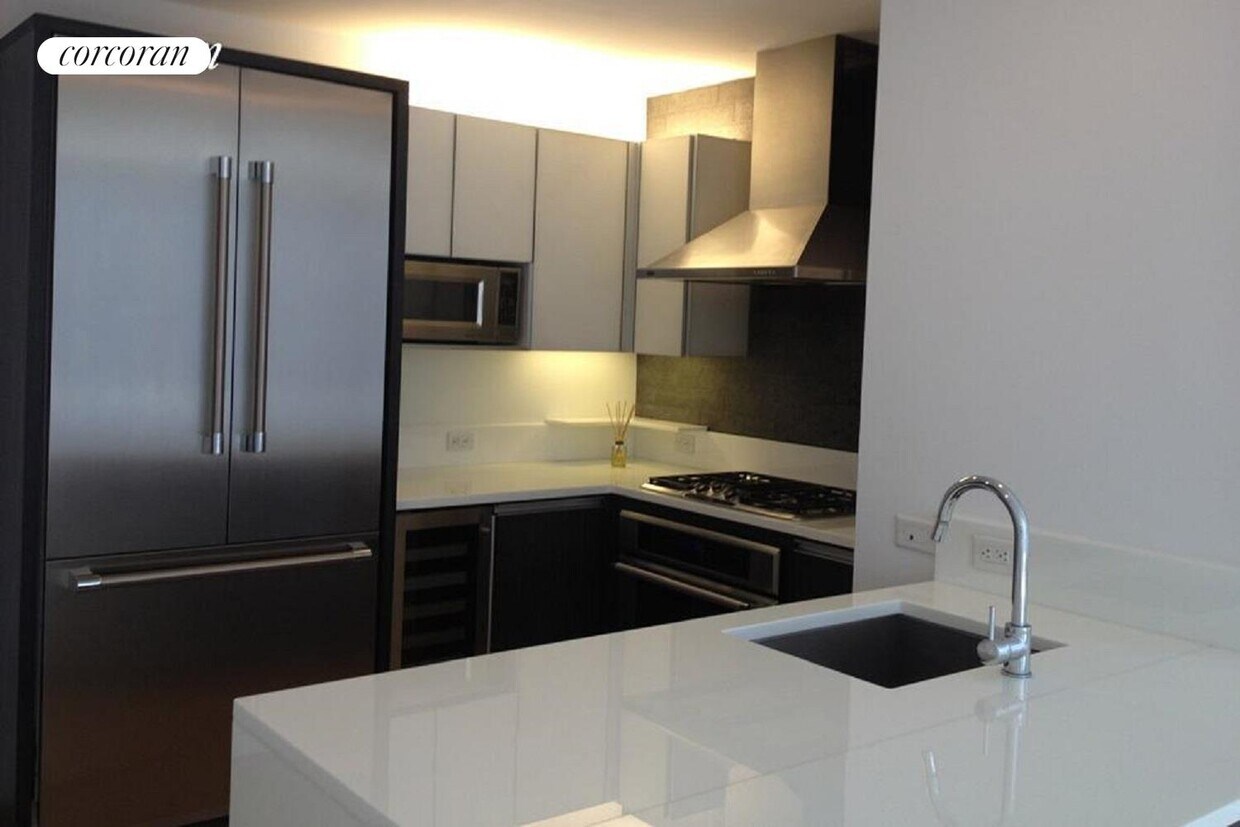 Foto principal - 247 W 46th St