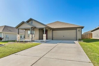 Building Photo - 725 Liard River Rd