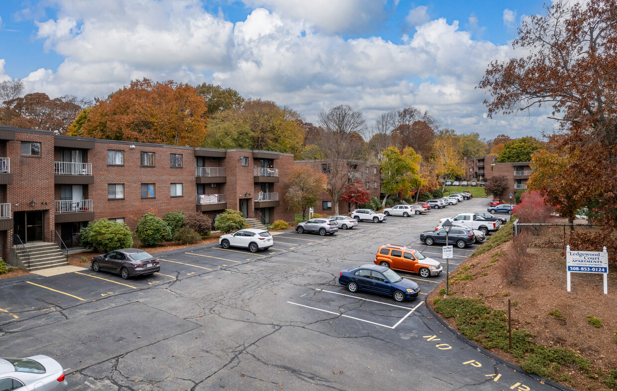 Foto principal - Ledgewood Court Apartments