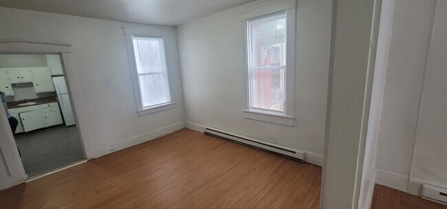 Foto del edificio - 438 E Strawberry St