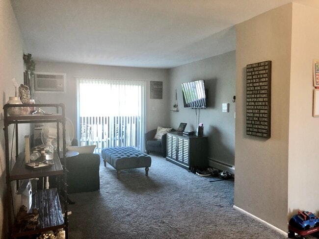 Building Photo - 535 Brookside Dr