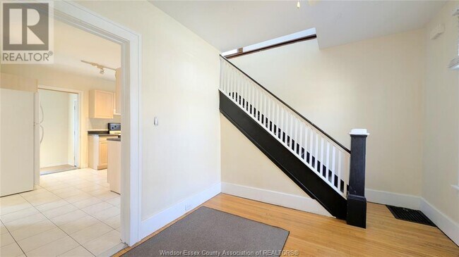 Building Photo - 569 Caroline St